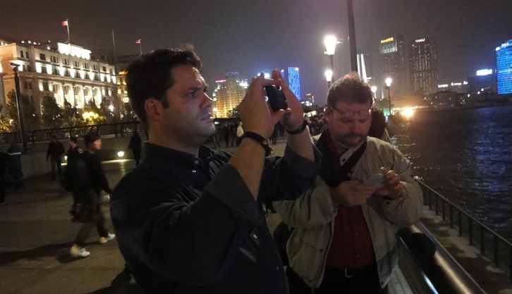 Amateur photographers on an evening at the BUND in Shanghai