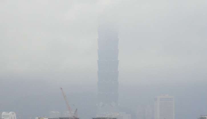 "TAIPEI 101" (one of the world's tallest buildings) through the clouds...