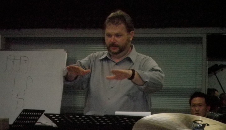 ERIC in rehearsal with the TAIPEI JAZZ ORCHESTRA