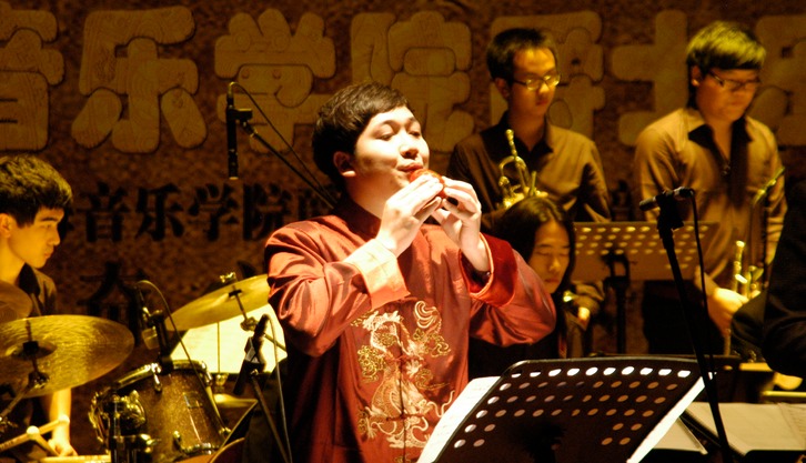 A beautiful XUN (Chinese vessel flute) solo on ...KANG DING LOVE SONG